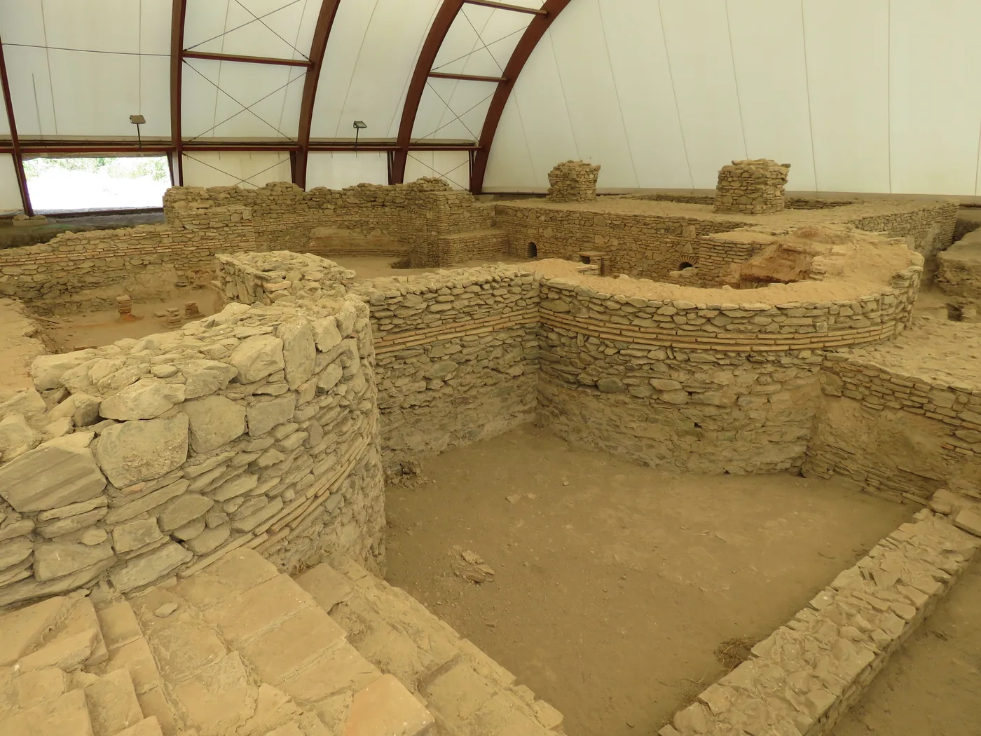 Die Ruinen der römischen Kaiserthermen (Thermae) in Viminacium